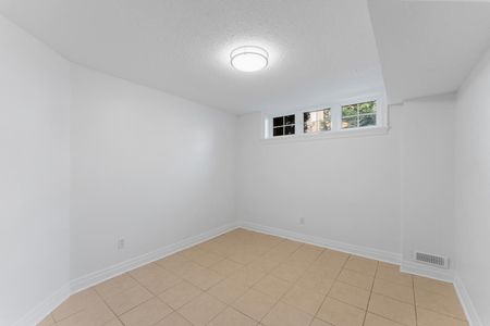 For Lease - 26 Algarve Crescent Unit# Basement, Toronto, Ontario - Photo 5