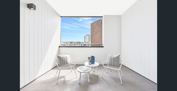 Open plan living | Split system air conditioning | Walk in closet - Photo 1