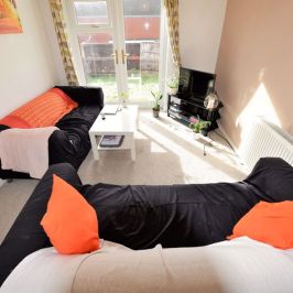 2 bedroom House in Hyde Park, Leeds - Photo 1