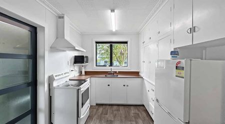 STRATHERN - 2 BEDROOMS - Photo 4