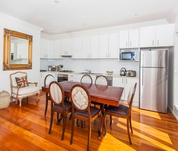 AWESOME TOWNHOUSE IN GREAT LOCATION! - Photo 2