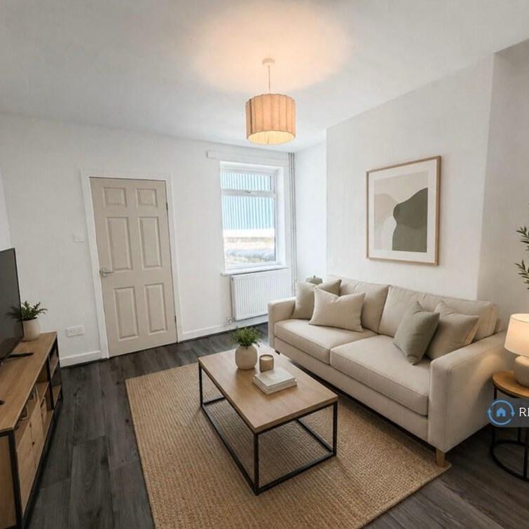2 bedroom end of terrace house to rent - Photo 1