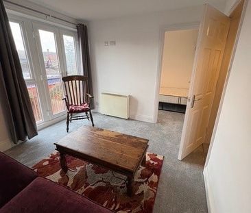 4 Bed Semi-Detached House, Weare Court, BS1 - Photo 3