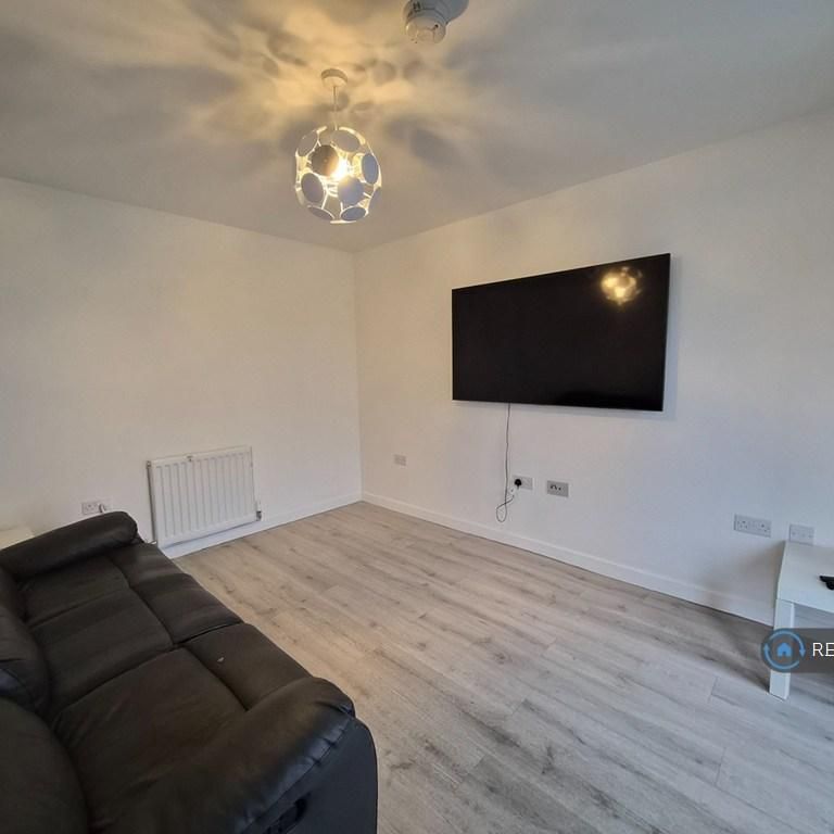 4 bedroom detached house to rent - Photo 1