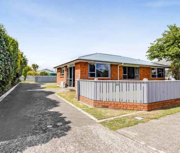 Tidy three bedroom - Photo 2