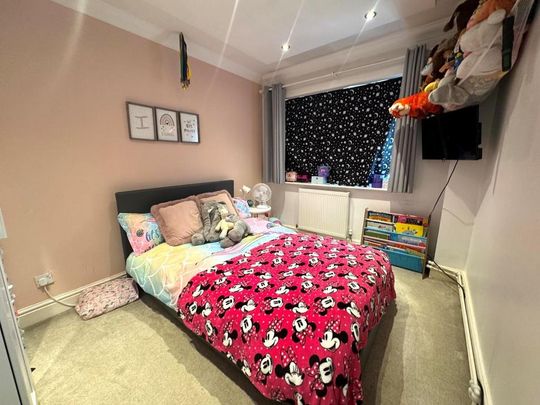 4 bedroom semi-detached house to rent - Photo 1