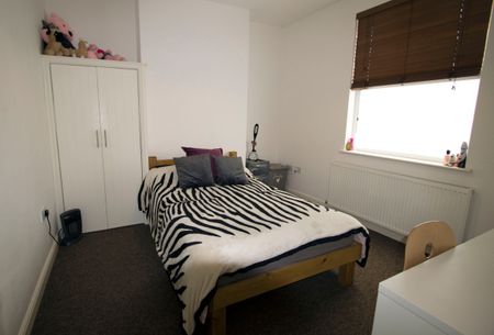 3 Grimsby Terrace, NG3 1DN, NOTTINGHAM - Photo 2