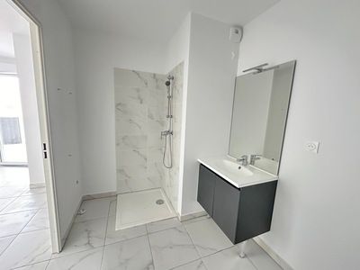 Location Appartement 2 pièces 38m² ARLES 13200 - Photo 2