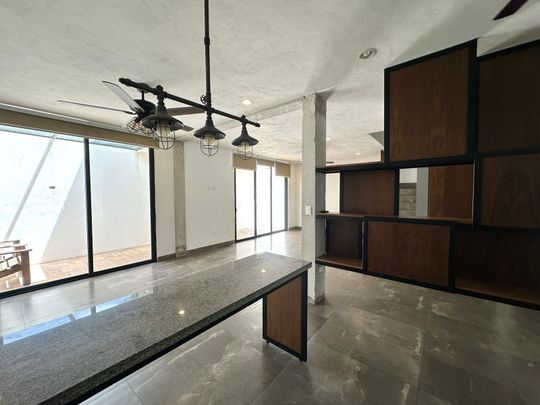 Casa semi-amueblada, con recámara en PB, dentro de privada. - Photo 1