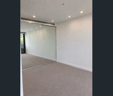 Stylish Living in the Heart of Malvern – Boutique Apartment - Photo 3