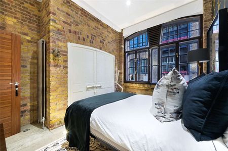 Situated in a prestigious warehouse conversion and spanning over 1,000sqft, tastefully refurbished residence. - Photo 4