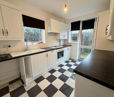 3 bedroom semi-detached house to rent - Photo 6