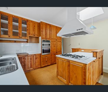 Spacious Family Home - Photo 5