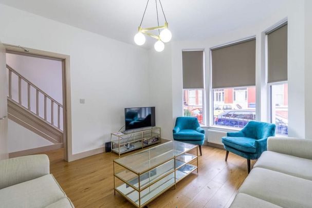 6 bedroom semi-detached house to rent - Photo 1