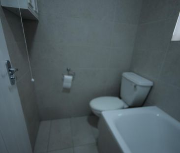 3 bedroom flat to rent - Photo 6