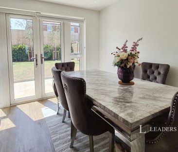 4 bedroom house to rent Dennis Way, Eastbourne, East Sussex, BN22 - Photo 3