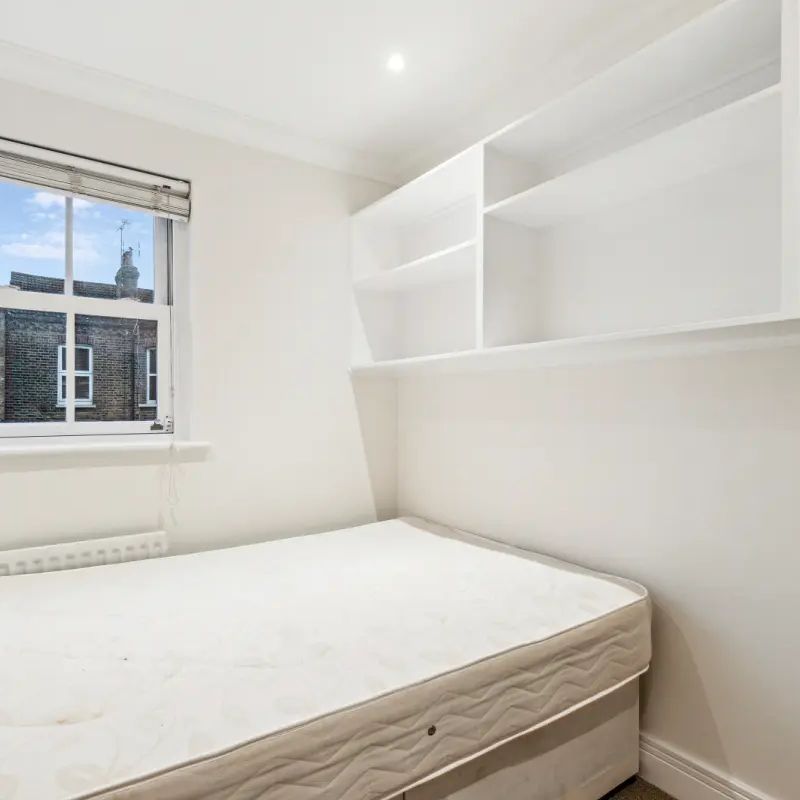 4 bedroom house in Putney - Photo 1