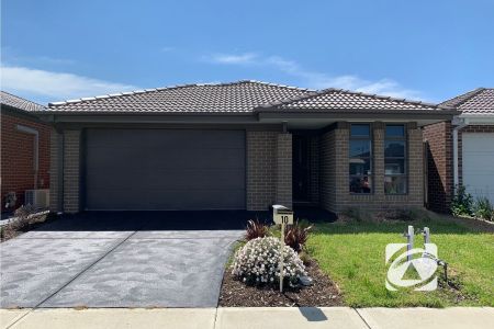 PERFECT FAMILY HOME IN PRIME LOCATION - Photo 3