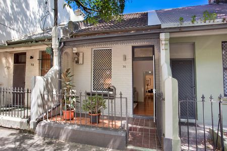 One Bedroom House with Parking - Photo 5