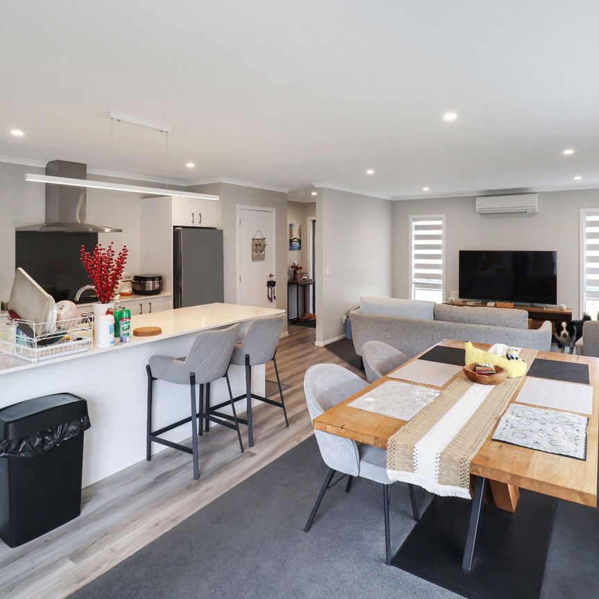 Modern Three-bedroom Home - Photo 1