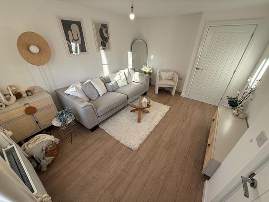 3 bedroom semi-detached house to rent - Photo 1