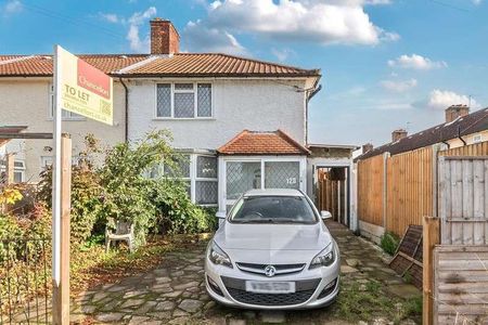 Goldbeaters Grove, Edgware, HA8 - Photo 3