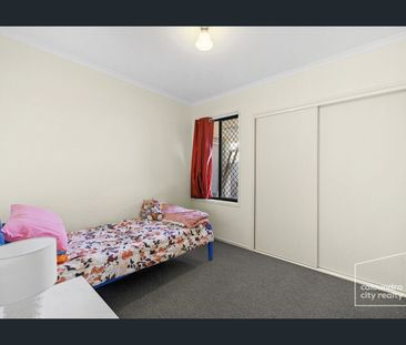 SPACIOUS FAMILY HOME IN THE HEART OF CALOUNDRA WEST - Photo 5