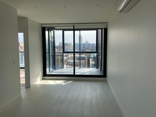 MODERN EXECUTIVE LIFESTYLE! - Photo 1