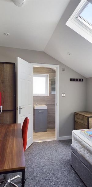 Beaconsfield Road, Brighton - Photo 1