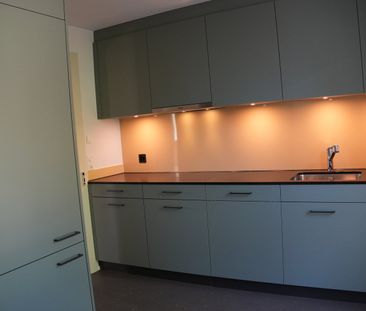 4-Zimmer-Wohnung mit Altbaucharme und traumhafter Sicht auf See und Berge - Photo 1
