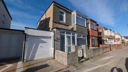 3 bedroom detached house to rent - Photo 4