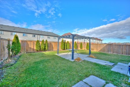 For Lease - 9367 Emerald Avenue, Niagara Falls, Ontario - Photo 2