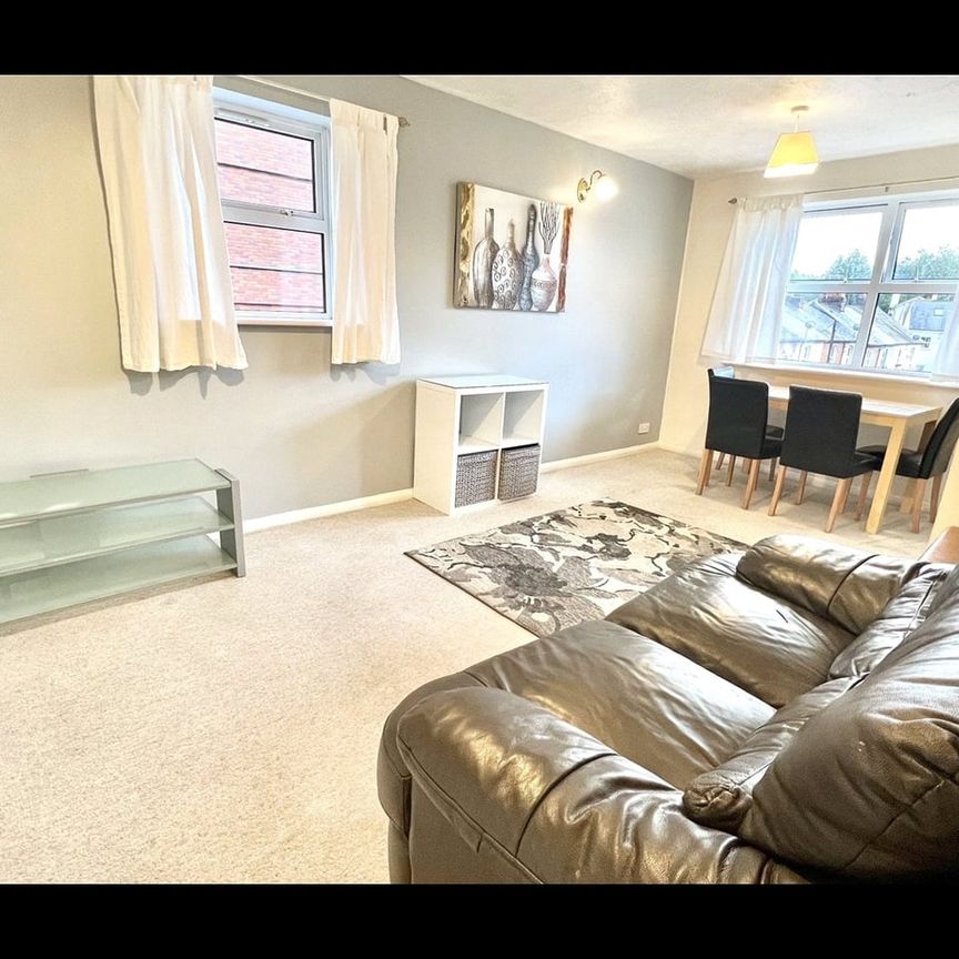 2 Bed Flat, Charles Place, RG1 - Photo 1