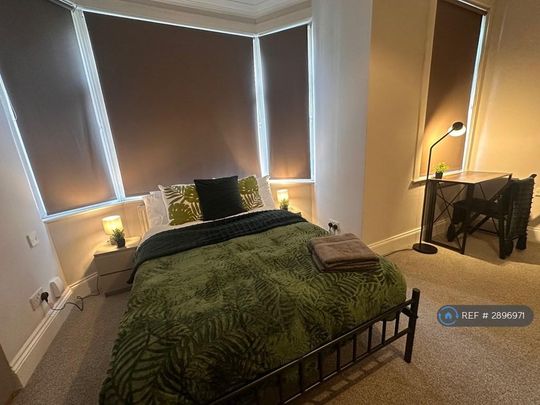 1 bedroom in a house share to rent - Photo 1