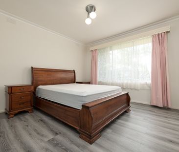 20 Edgewood Avenue, BURWOOD EAST - Photo 2