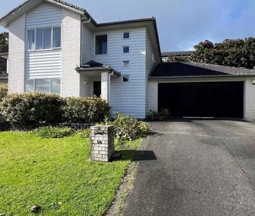 Spacious 5 Bedroom house at Flat Bush - Photo 1