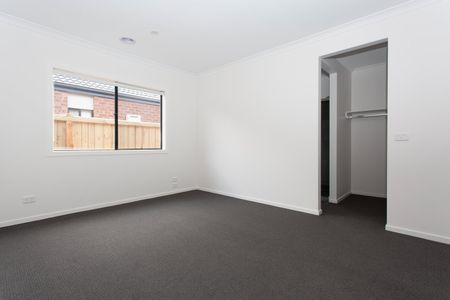 75 Fountain Drive, Beveridge VIC 3753 - Photo 2