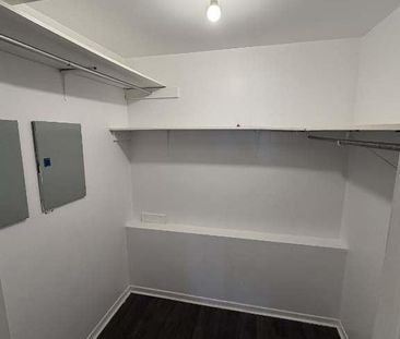 4 1/2 demi sous-sol, paisible et calme, accès terrain et accès terr... - Photo 3