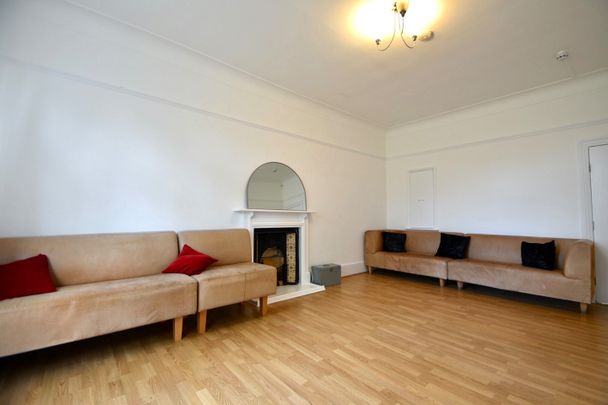 6 Bed Semi-Detached House, Fontenoy Road, SW12 - Photo 1