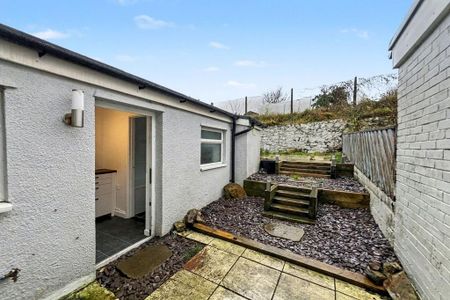 2 bedroom terraced house to rent - Photo 2