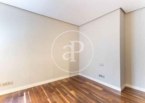 Flat for rent with Terrace in San Francesc (Valencia)