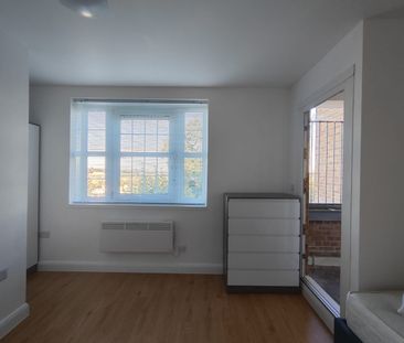 Studio Flat, Mount Pleasant Lane, E5 - Photo 3