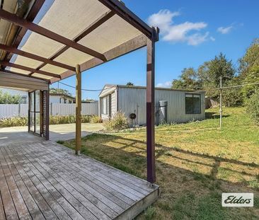 Neat home with separate studio - Photo 6