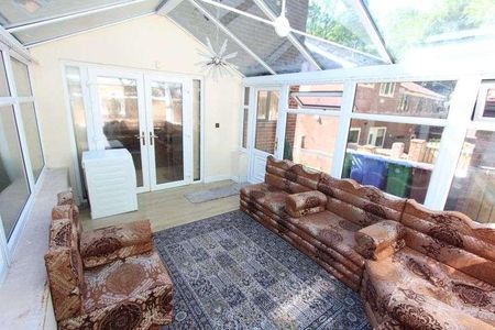 Dean Court, Queensway, Rochdale, OL11 - Photo 4