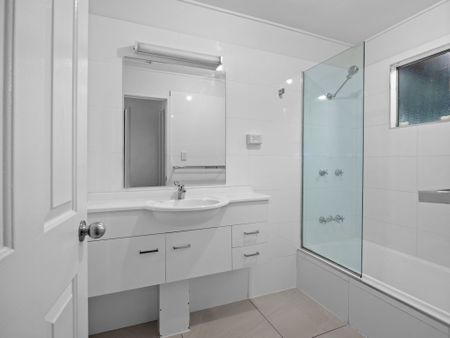 27 Iris St, Gailes QLD 4300 - House For Rent | Domain - Photo 2