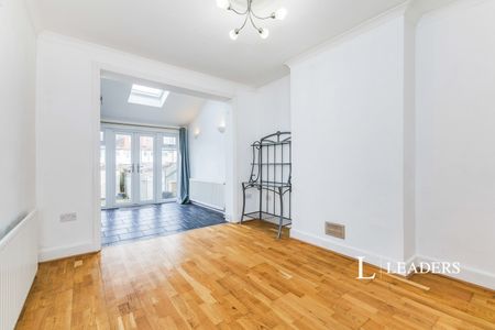 3 bedroom house to rent Ranfurly Road, Sutton, SM1 - Photo 4