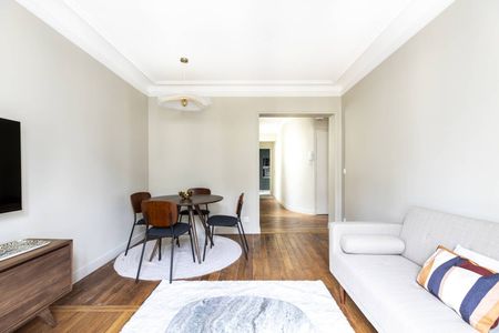 Appartement 2 pièces en étage avec ascenseur et balcon - Paris 14ème limite 6ème : rue Léopold Robert - métro Vavin - Photo 2