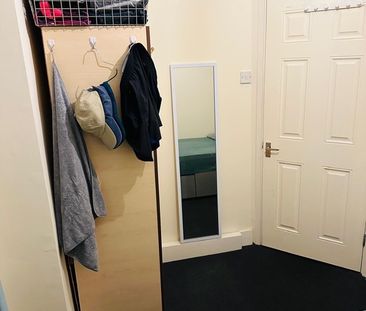 Room in a Shared House, Sellincourt Road, SW17 - Photo 5