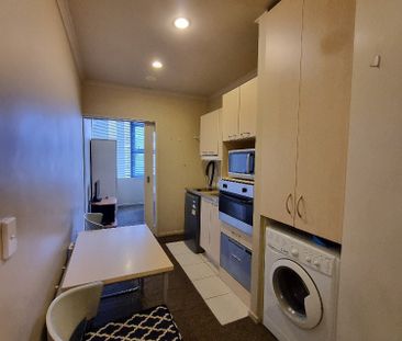 CITY CENTRE 1brm furnished - University location - Photo 4