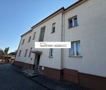 NA PRENÁJOM: Priestranný 3-izbový byt s výmerou 80 m², nachádzajúci... - Photo 2